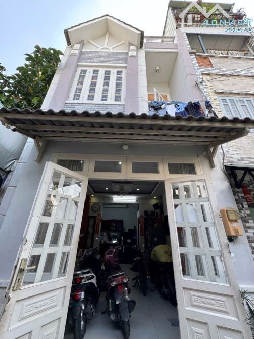 TT QUẬN 12 GIÁP GV,TB - NHÀ MỚI Ở NGAY - 33M2 (4x8) 2 TẦNG 2PN - HẺM XE HƠI SÁT NHÀ - 1