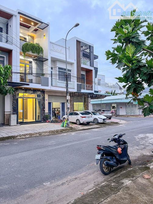 BÁN NHÀ 2 LẦU MỚI XÂY FULL NỘI THẤT ĐƯỜNG SỐ 3 , CÁCH TRƯỜNG ĐẠI HỌC Y DƯỢC 200m - 1