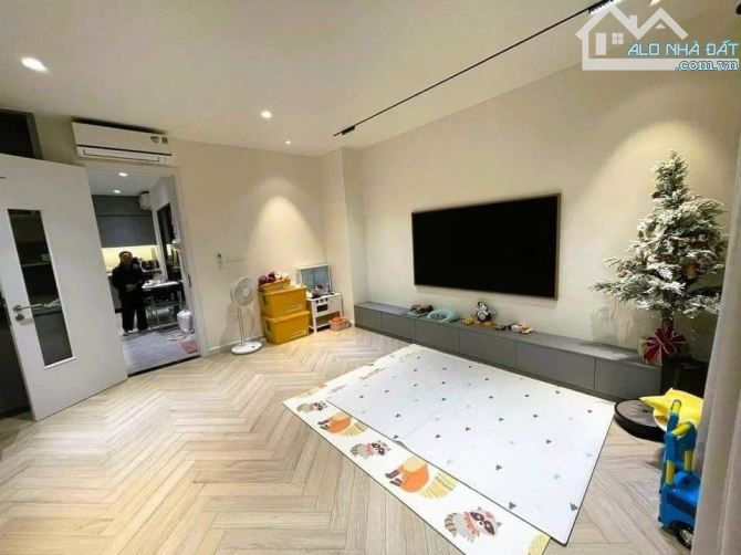 Gia đình vào Nam cần cho thuê nhà tại phố Láng Hạ DT 70m2x5T mặt tiền 5m giá 20 tr / tháng - 1