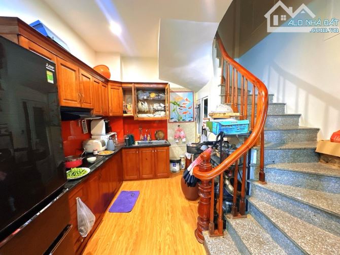 Siêu phẩm! Bán nhà ngõ 245 Lạc Long Quân, 10m ra oto tránh, ngõ thông, DT 37m2X 9.2 tỷ - 1