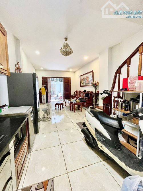 BÁN NHÀ PHỐ CẦU GIẤY 72M2 GIÁ 12.8 TỶ, DÂN XÂY THIẾT KẾ 4 TẦNG NGÕ 3 GAC, 50M RA MẶT PHỐ - 1
