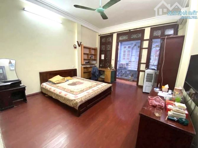 SIÊU PHẨM PHÂN LÔ CÁN BỘ NAM TỪ LIÊM LÔ GÓC, 2 MẶT NGÕ, Ô TÔ 5 CÁI ĐỖ CỬA THOẢI MÁI, SỔ SI - 1