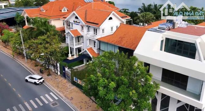 BÁN BIỆT THỰ 2 MẶT TIỀN NGUYỄN VĂN HƯỞNG MẶT SAU VIEW SÔNG 325 TỶ - 1
