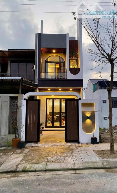 Bán nhà 2,5 tầng đẹp Full nội thất, mặt tiền KQH Bàu Vá, phường Trường An, TP Huế - 1