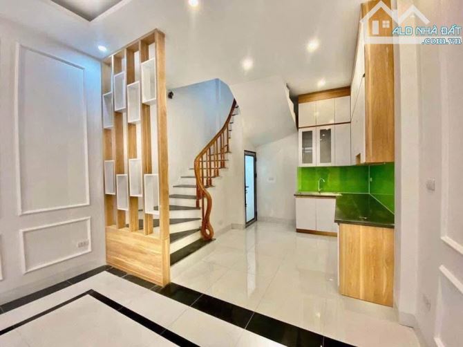 BÁN NHÀ HOÀNG QUỐC VIỆT, 38M 5 TẦNG, GẦN PHỐ GIÁ CHỈ 6,3 TỶ. - 1