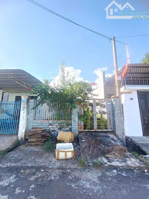 Đất hẻm đường nhựa Y Nuê ngay trung tâm phố - 1