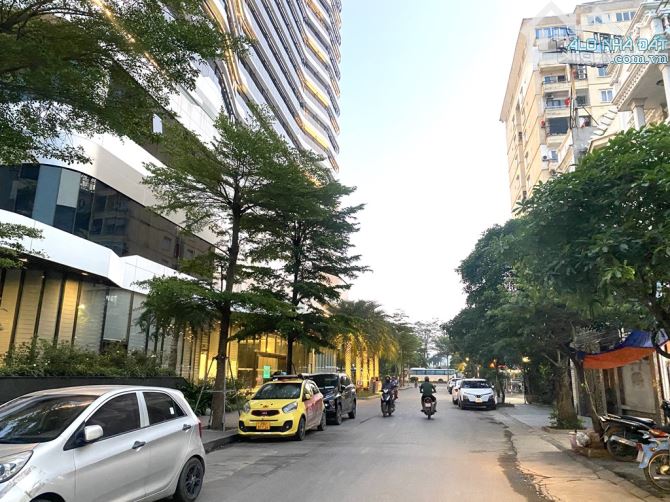 BÁN ĐẤT PHỐ LỘC - CÔNG VIÊN HOÀ BÌNH - VỈA HÈ - KINH DOANH - MẶT TIỀN HƠN 8M - 1