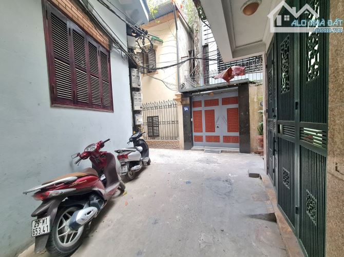 Nhà đẹp lô góc, dân xây, ngõ thông và rộng, gần phố, DT 45m2 , giá bán 11.3 tỷ - 1