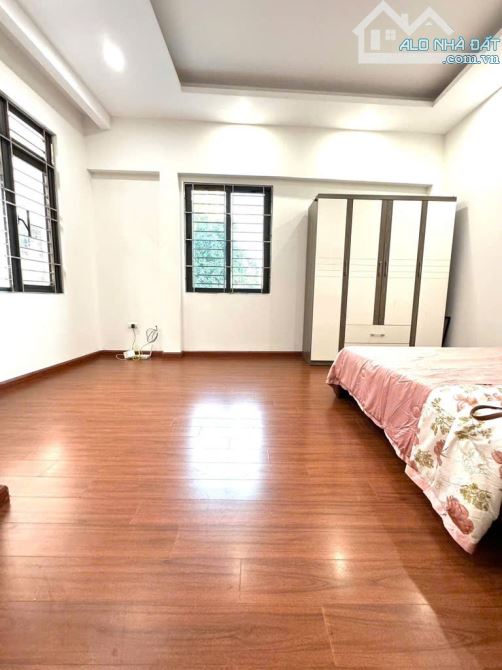 Bán nhà phố Minh Khai, Bạch Mai - 30m thẳng phố - 2 mặt ngõ, LÔ GÓC - 5 Tầng - Nhà mới - 1