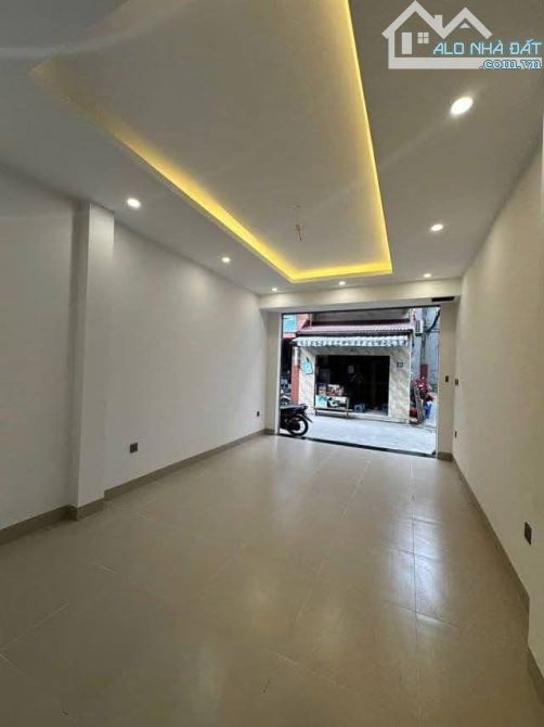 Bán nhà đẹp phố Chu Huy Mân – Long Biên, 2 mặt thoáng, thang máy, gara ô tô, có thể ở ho - 1