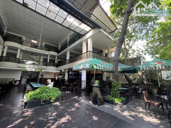 Cần bán nhà MT 236 Pasteur , p.6 , Quận 3 DT: 22m x 28m công nhận 607m2. KC: Hầm - 3 tầng - 1