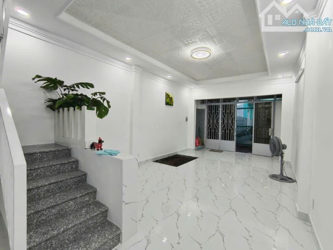 📢 GẦN VÒNG XOAY PHẠM VĂN ĐỒNG - NGUYỄN THÁI SƠN - 56 M2 - NỞ HẬU - NHỈNH 5🌹 - 1