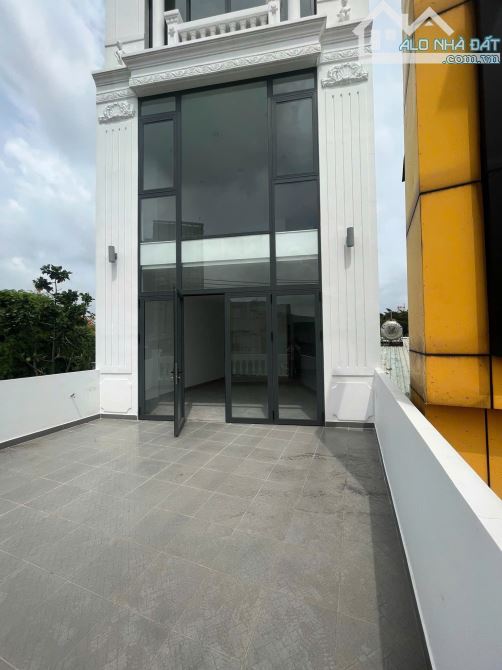 Nhà cho thuê mặt tiền đường An dương vương 5x18m 5L có thang máy - 1
