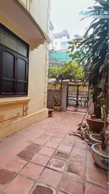 Bán biệt thự sân vườn Đội Cấn, 150m2, xây 4 tầng, MT 7m, gần phố. 26 tỷ - 1