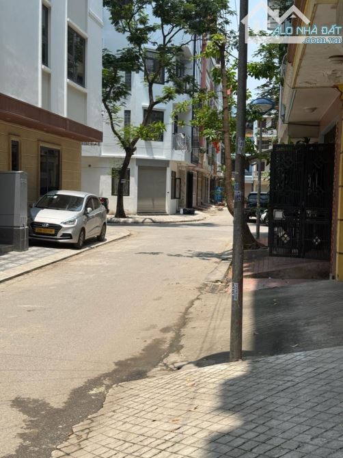 HÀNG NGON GIÁ RẺ HIẾM CÓ CHIẾN THẮNG - VĂN QUÁN, PHÂN LÔ - 2 Ô TÔ TRÁNH - KD VĂN PHÒNG