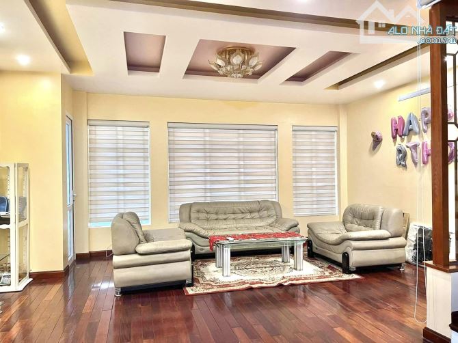 Bán nhà phân lô ô tô tránh phố Hào Nam 40m, 5 tầng mặt tiền 3,8m - 1