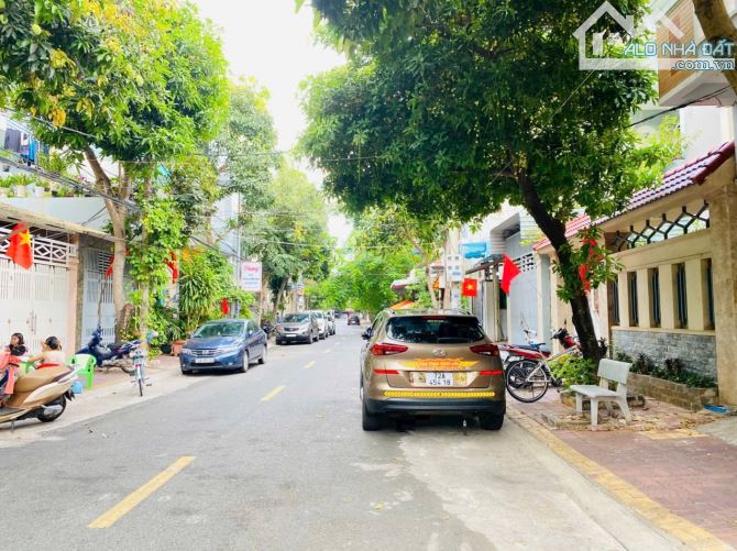 Bán nhà mặt tiền kinh doanh sầm uất đường Hoàng Văn Thụ, P.7, Vũng Tàu. Vỉa hè rộng - 1