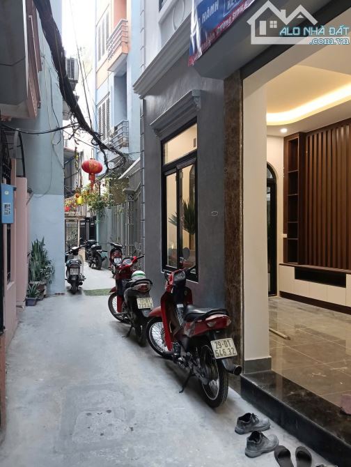 Hạ 1 tỷ nhà 50m ra phố Lạc Long Quân Cầu Giấy ngõ to thông 5T 48m2 MT 5.2m đủ nội thất - 1