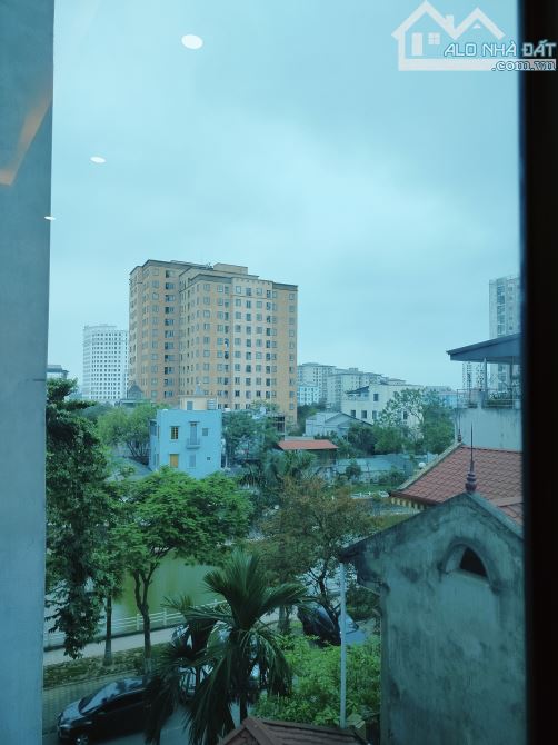 Bán nhà Giang Biên: cạnh công viên, hồ điều hoà, căn góc - 1