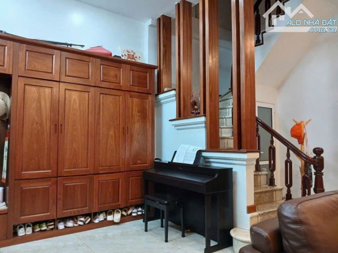 NHÀ ĐẸP THÁI THỊNH - FULL NỘI THẤT SỊN - MẶT TIỀN RỘNG - THOÁNG SÁNG - LÕI ĐỐNG ĐA - 1