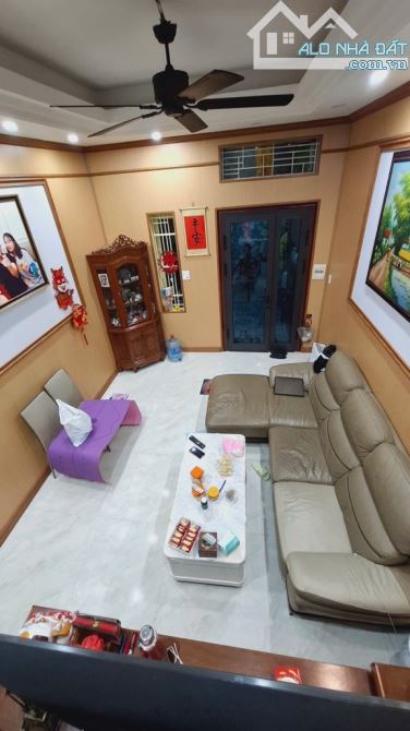 Nhà phố Tư Đình - 54m2 - 3 ngủ - dân xây - đón cầu Trần Hưng Đạo - Giá tăng phi mã - 1