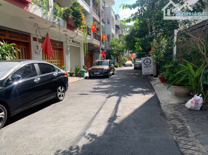 Bán nhà HXH 8m ,trong khu biệt lập có cổng vào ,cách VinCom 300 m đường Quang Trung - 1