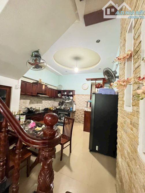 Bán nhà 2 tầng 2 mê kiệt Hà Văn Trí Khuê Trung. Dt 72m2 kiệt 3m5 gần đường nhà ở tốt - 1