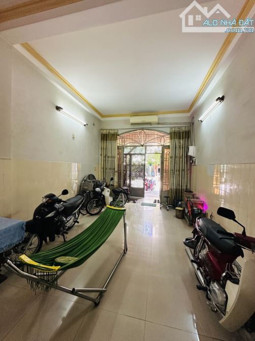 HXH ĐẬU CỬA NGÀY ĐÊM TRUNG TÂM TÂN PHÚ - GIÁP TÂN BÌNH NGAY BigC PHÚ THẠNH - 62M2 3 TẦNG B - 1