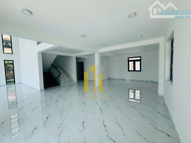 BIỆT THỰ VĂN PHÒNG SÀN TRỐNG GIÁ 90 TRIỆU - THANG MÁY - 1