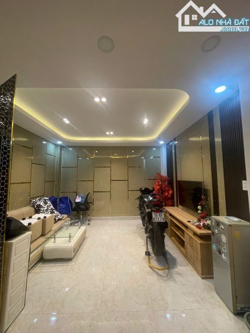 NHÀ 3,5LẦU MỚI HXH ĐƯỜNG NGUYỄN TRỌNG TUYỂN , P15 , QUẬN - PN - 1