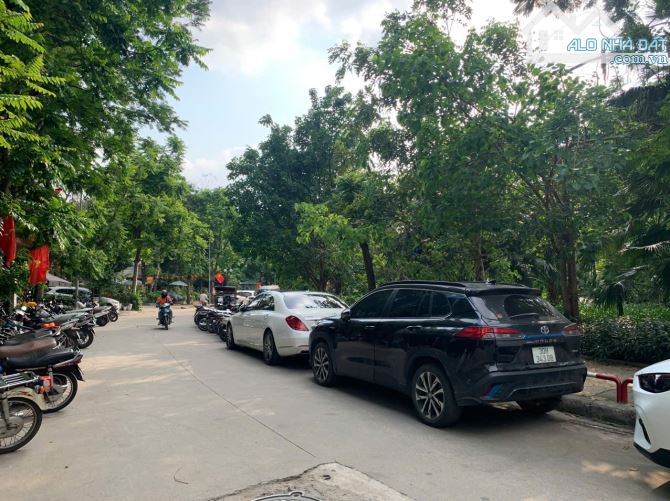 Gấp- Bán nhà Hoàng Cầu- 7 tầng- ngõ thông- oto nhỏ vào- 5M oto tránh- DT 40/45M. - 1