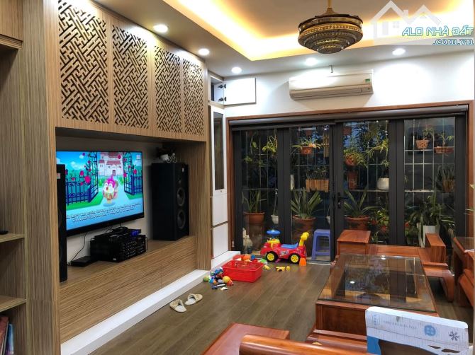 BÁN NHÀ PHẠM TUẤN TÀI 67m2 × 5T THANG MÁY - NHÀ MỚI + GARA Ô TÔ + 2 Ô TÔ TRÁNH - 2 THOÁNG