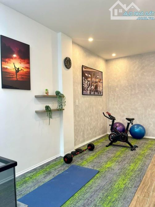 Nhà đẹp, 3 tầng, nội thất sang trọng, khu biển Hòa Minh - 1