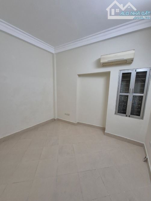 Bán nhà Xuân La, diện tích 40m2, 5 tầng, 6 phòng ngủ. Giá 7.3 tỷ (có thương lượng) - 1