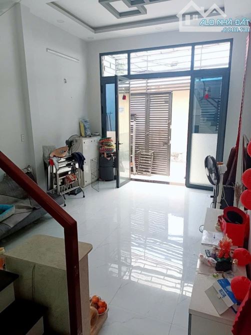 BÁN NHÀ  ĐẸP 2 TẦNG  HẺM  XE HƠI TRÁNH  GIÁP ĐƯỜNG  LÊ VĂN VIỆT P HIỆP PHÚ  GIÁ CHỈ  4,85 - 1