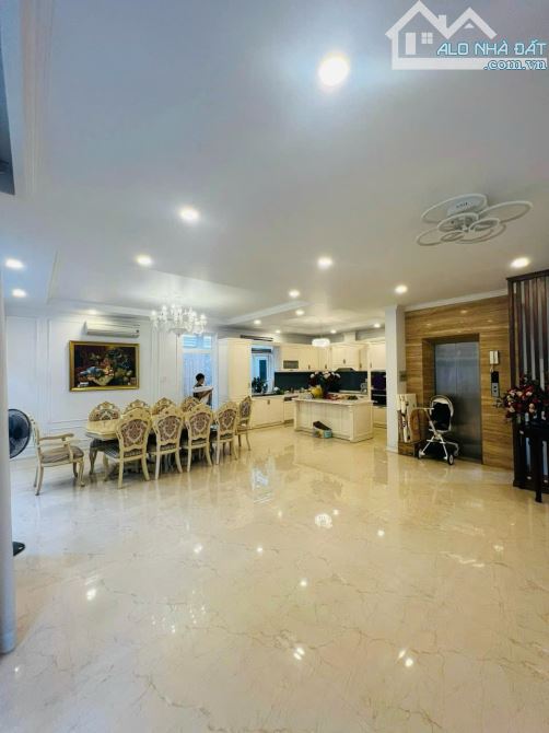 GIẢM 2 TỶ, BÁN GẤP BIỆT THỰ GÓC 2 MẶT TIỀN KHU 204 NGUYỄN VĂN HƯỞNG, 10X16, 3 TẦNG, 43 TỶ - 1