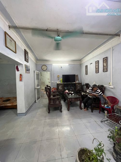 Bán nhà 2 tầng đời trung mặt đường Trần Huy Liệu Đẹp giá tốt - 1