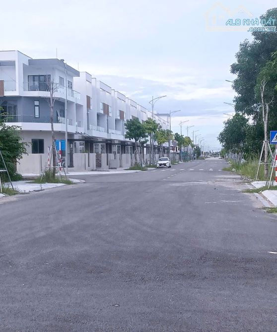 BÁN NHÀ CẤP 4 | 155m2|SÂN ĐẬU XE ÔTô TRƯỚC NHÀ |CẠNH BÊN SIÊU THỊ NHẬT AEON MALL |2.75 tỷ - 1