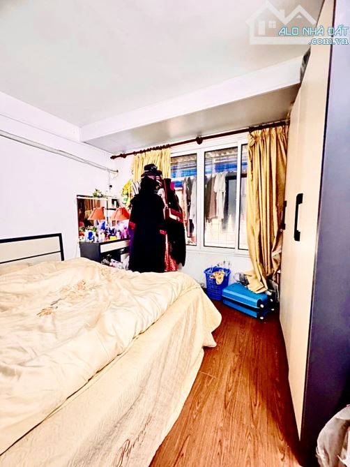 Bán nhà tập thể phố VIP hào nam trung tâm đống đa fun nội thất hai thoáng mát rượi - 1