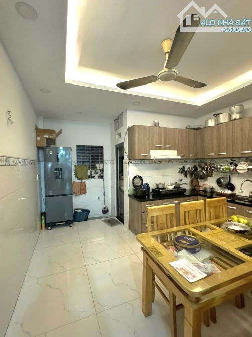 BÁN NHÀ ĐẸP SÁT LÊ VĂN QUỚ.I - HẺM OTO - NH - ( 5.4X13M ) - 1