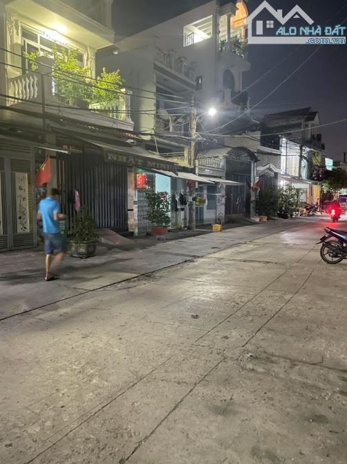 Bán nhà HXH 10m ngay Lê Văn Quới, 4x14, 2 tầng, nhỉnh 3 tỷ - 1