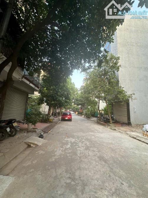 Mảnh Đất Vàng Xuân Phương – 130.6m² – Hàng Xóm KĐT Vigracera Xuân Phương – Giá 9.5 Tỷ - 1