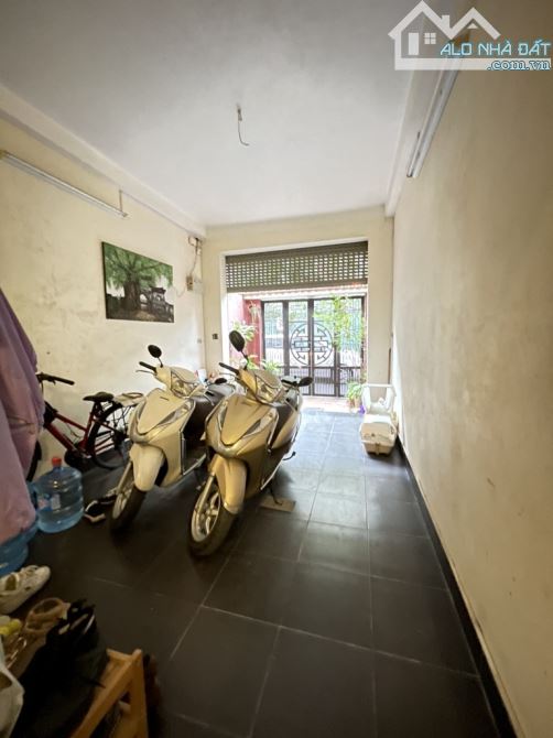 Bán căn phân lô Gần ngã tư sở, ô tô đỗ cửa, kinh doanh hay làm văn phòng để ở đều đẹp - 1