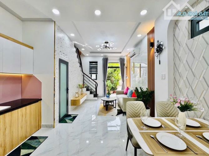Nhà Lô góc 2 mặt tiền 64m2 sổ vuông đẹp hẻm xe hơi ngay trung tâm Gò Vấp - 1