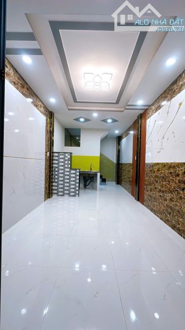 Sát mặt tiền Hoàng Diệu Q4  Diện tích sử dụng 70m2 HƠN 4 TỶ - 1
