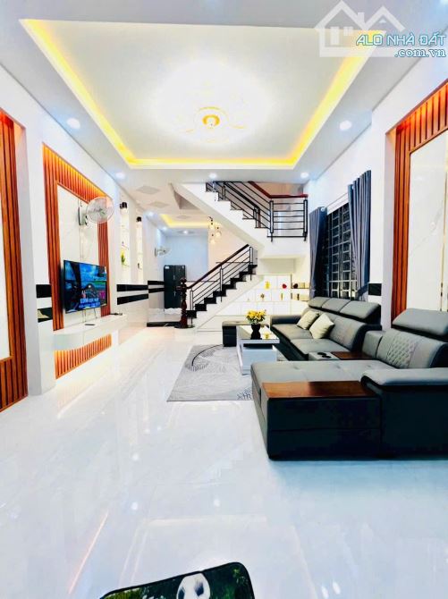 BÁN NHÀ CĂN GÓC HẺM XE HƠI EMART PHAN HUY ÍCH — 4,3x11m — 2 TẦNG BTCT — CHỈ 4 TỶ 9 NHỈNH - 1