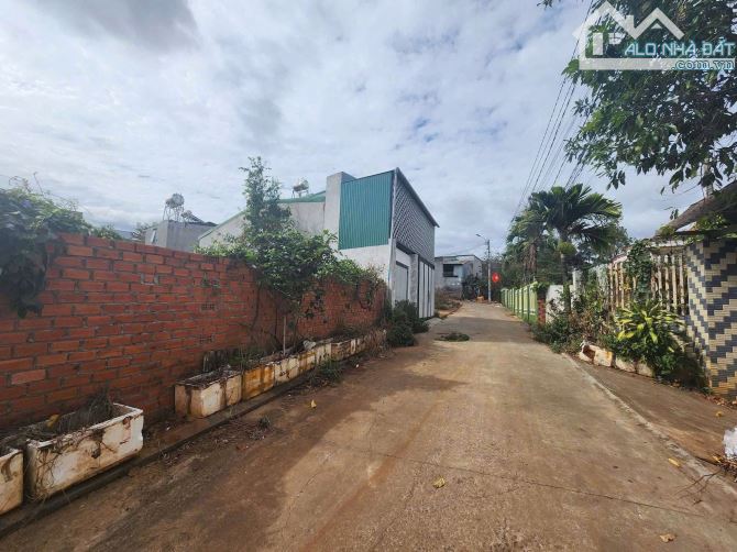 Đất hẻm 04 Nguyễn Trường Tộ thích hợp làm nhà vườn - 1