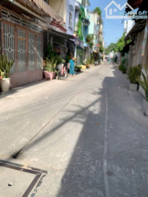 BÁN NHÀ ĐẸP NGUYỄN VĂN QUÁ – Q12, GẦN GÒ VẤP – HẺM XE HƠI 5M – 2 LẦU – GIÁ CỰC TỐT. - 1