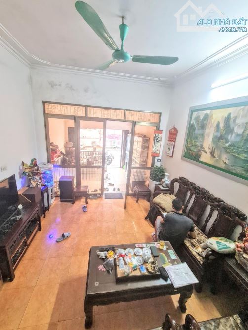 Bán nhà mặt phố chợ tại Tam Trinh - 2 thoáng view hồ Vỉa hè -140m2 x 3 tầng - 23.5 tỷ - 1