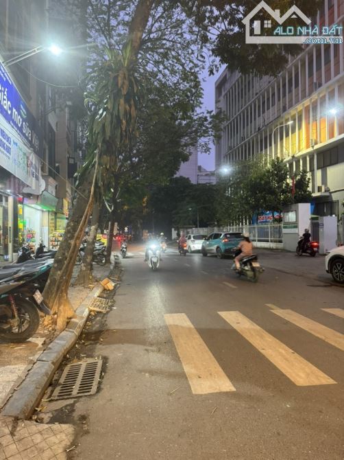 SIÊU PHẨM- MUA 1 TẶNG 2 CỬA HÀNG MẶT PHỐ 8M KINH DOANH, LÊ LỢI 10tỷ.